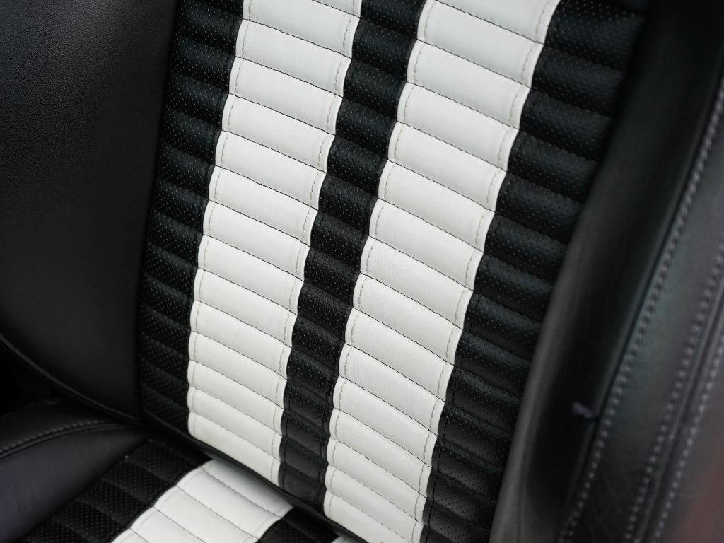 Used 2012 Ford Mustang Shelby GT500 w/ SVT Performance Pkg RWD image 21