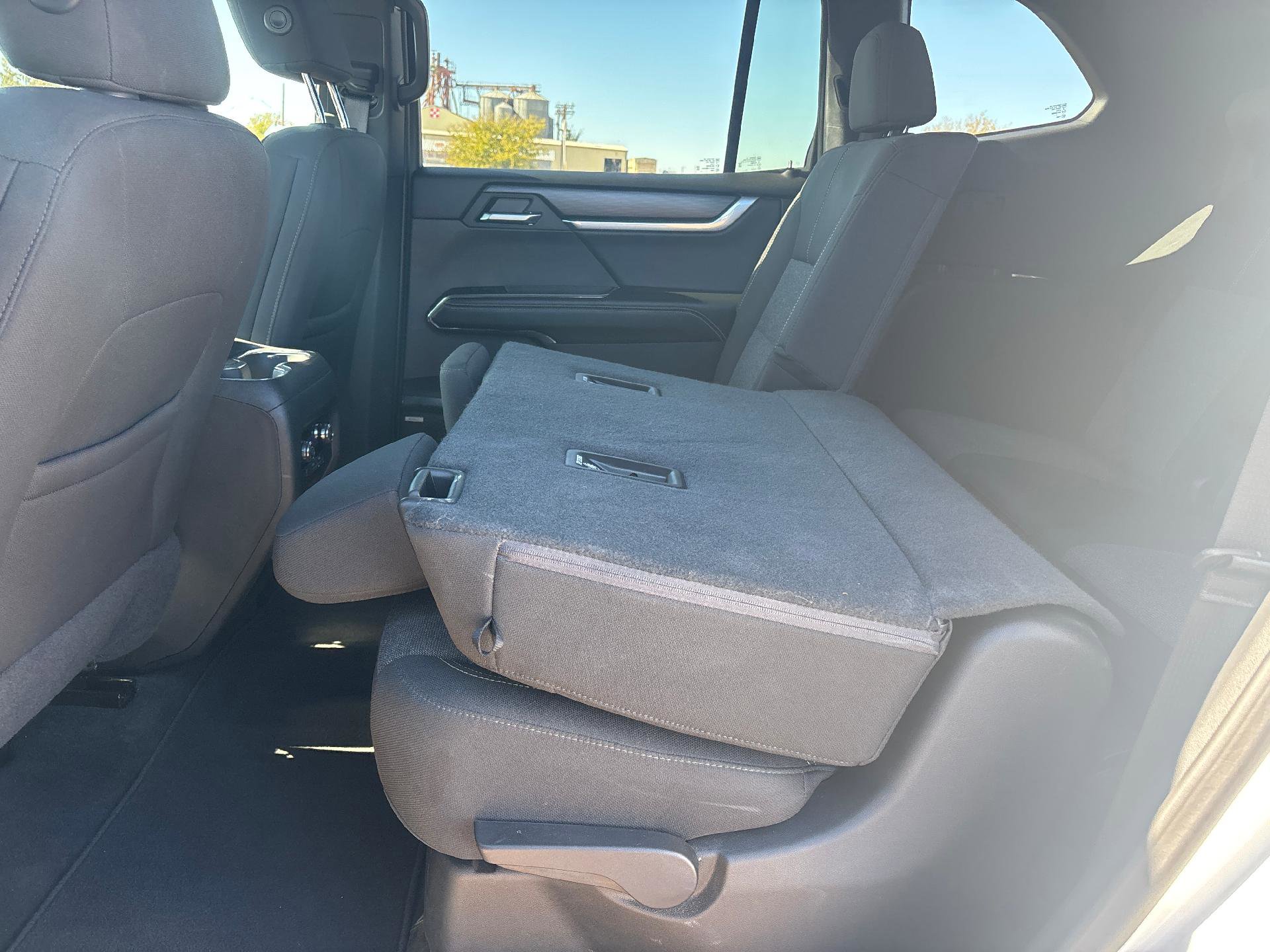 Used 2025 GMC Acadia Elevation image 33