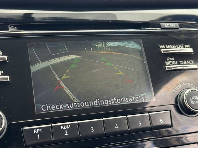 Used 2017 Nissan Rogue SV AWD/4WD image 17
