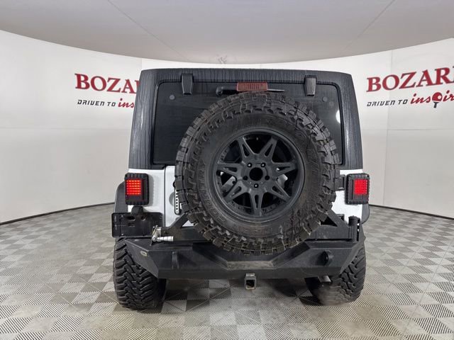 Used 2015 Jeep Wrangler Unlimited Rubicon w/ Connectivity Group image 7