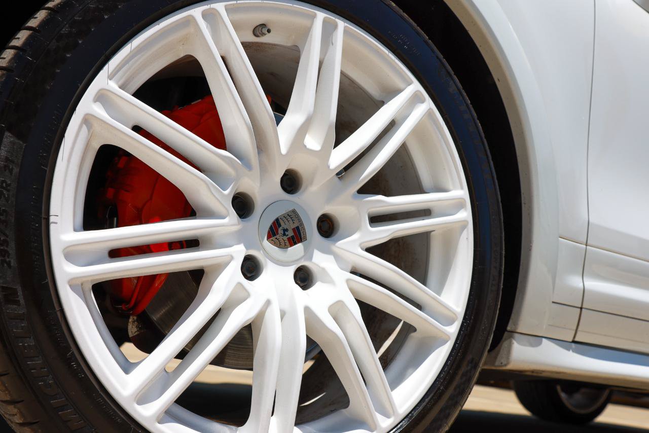 Used 2014 Porsche Cayenne GTS AWD/4WD image 32
