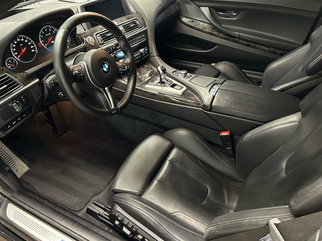 Used 2013 BMW M6 Coupe w/ Executive Pkg RWD image 10