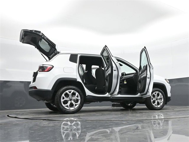 Used 2025 Jeep Compass Sport image 49