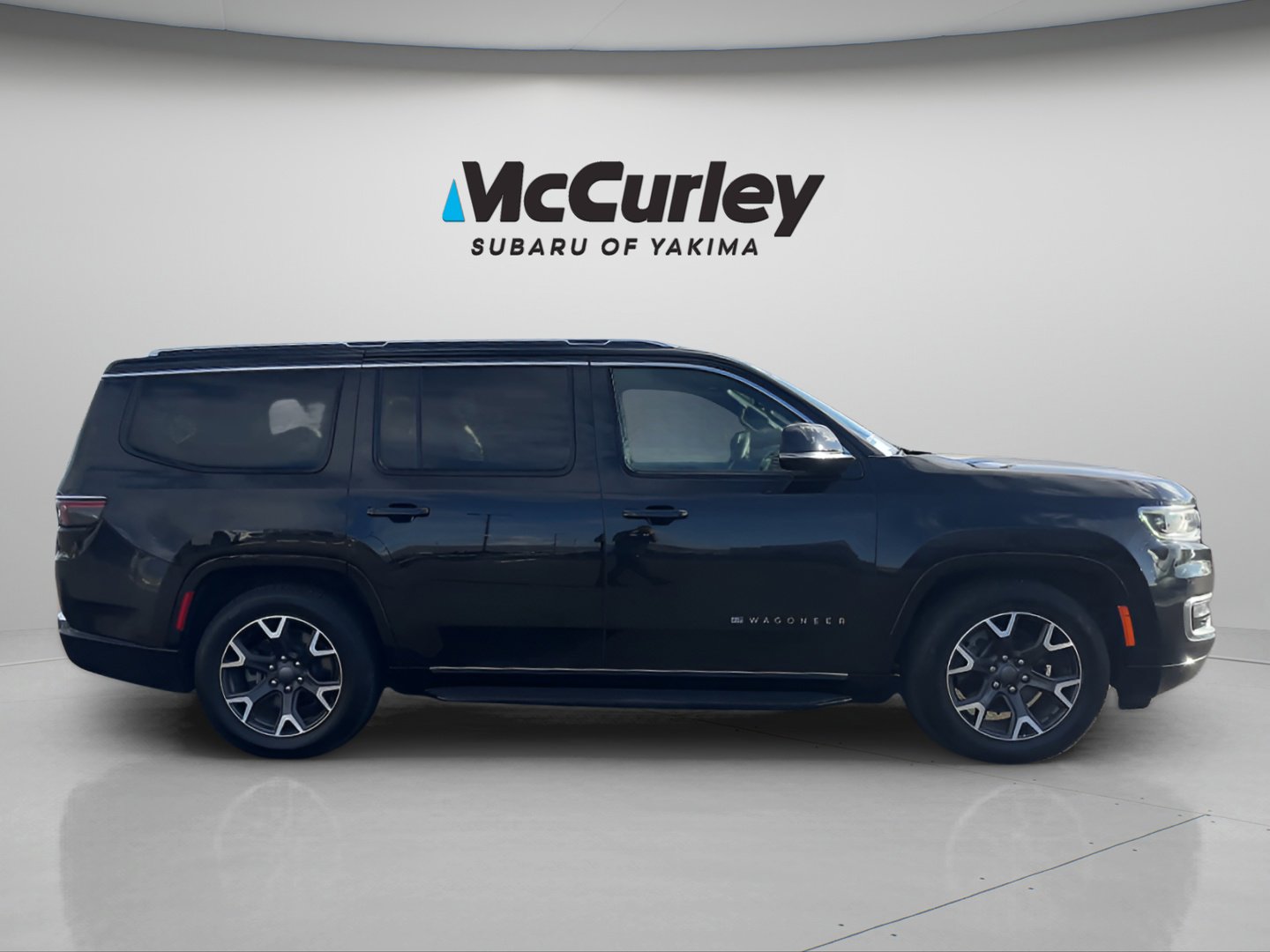 Used 2024 Jeep Wagoneer Series III AWD/4WD image 6
