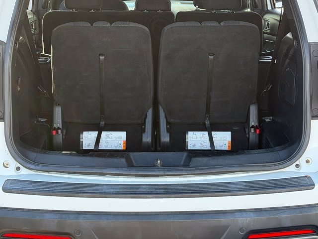 Used 2019 Ford Explorer XLT FWD image 4