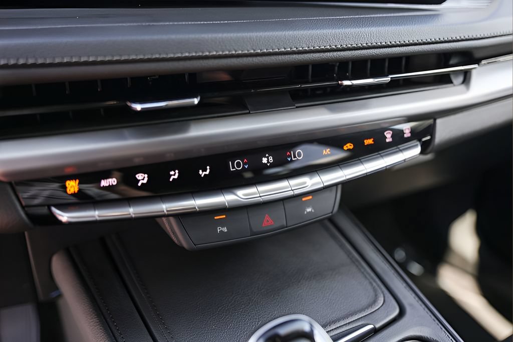 Certified 2025 Cadillac XT4 Premium Luxury FWD image 17