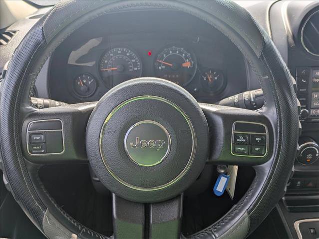 Used 2014 Jeep Patriot Latitude AWD/4WD image 12