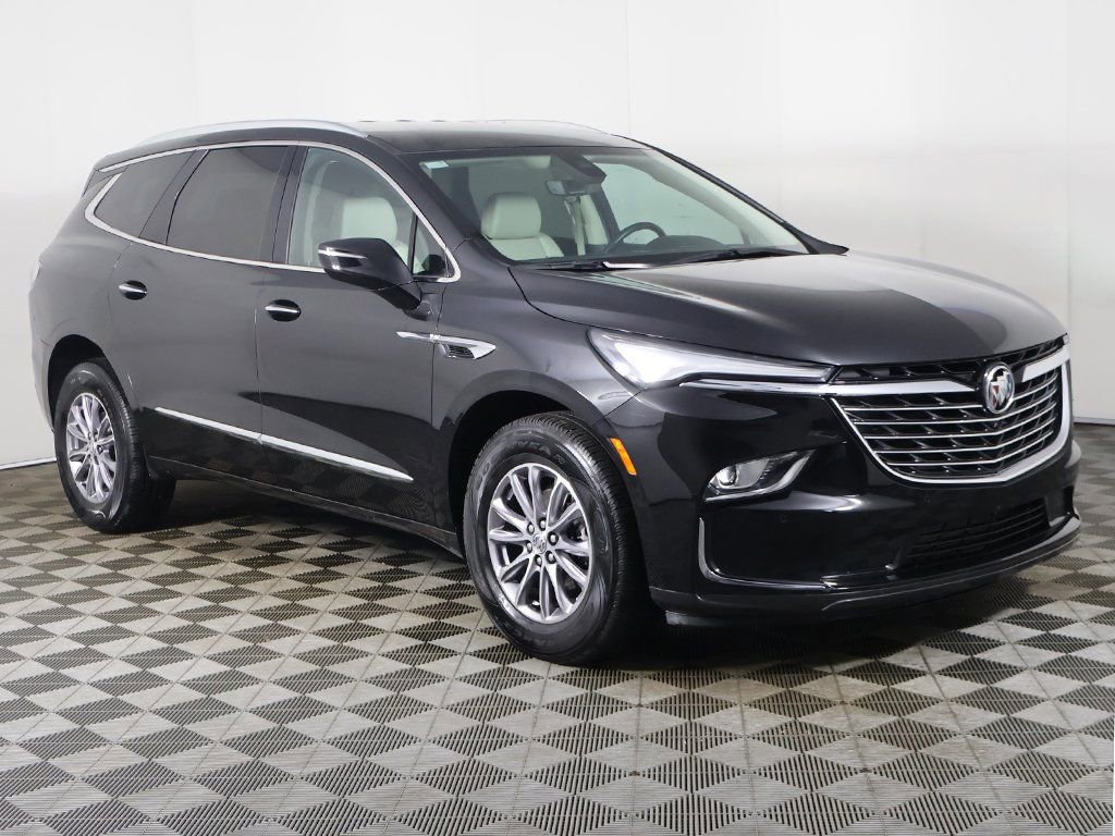 Used 2023 Buick Enclave Essence image 2