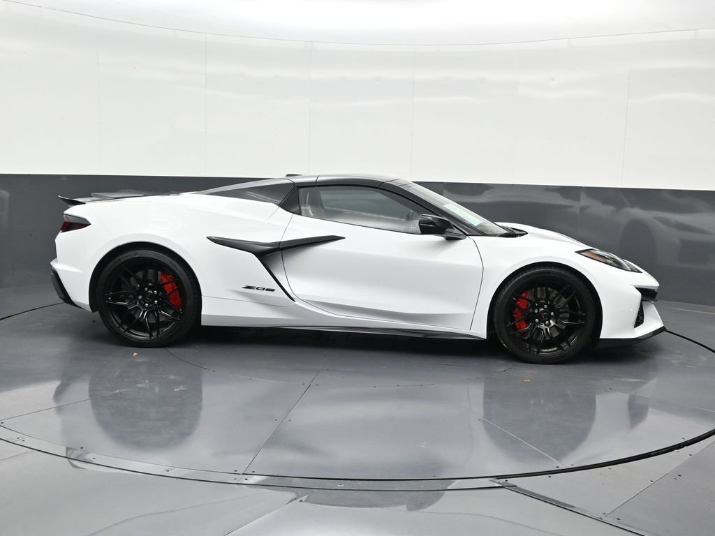 Used 2026 Chevrolet Corvette Z06 w/ Stealth Interior Trim Package image 7
