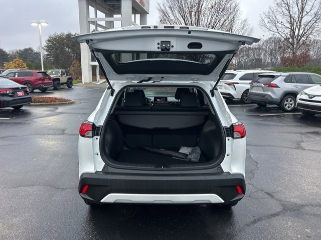 Used 2023 Toyota Corolla Cross XLE image 7
