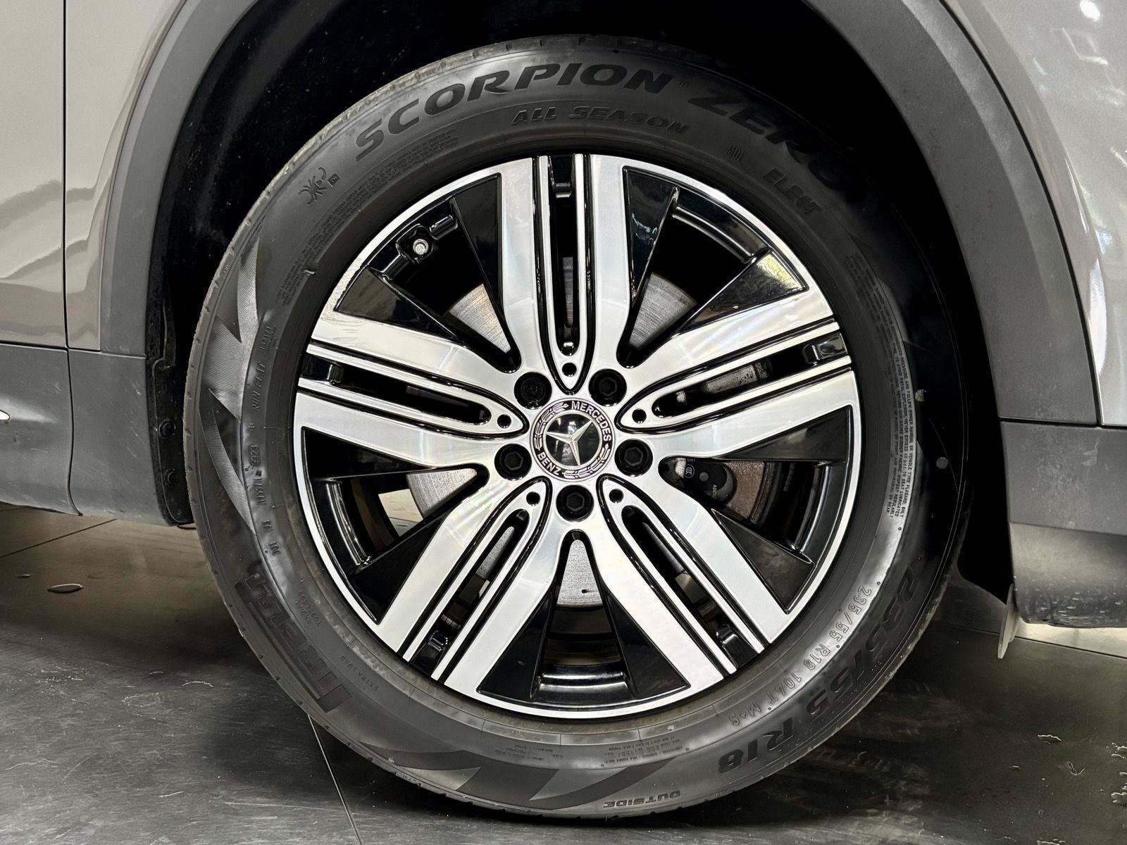 Used 2023 Mercedes-Benz EQB 300 4MATIC w/ Exclusive Package image 12