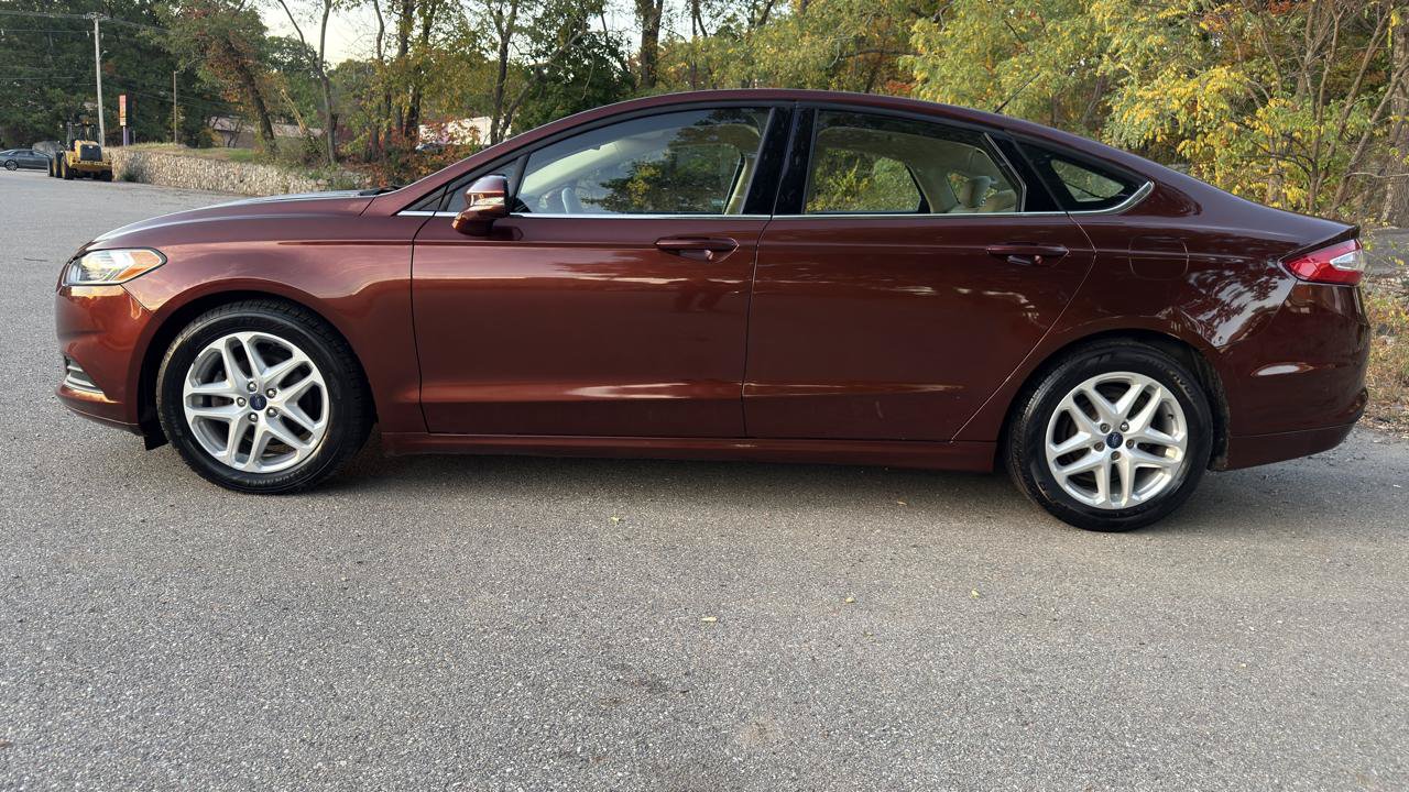 Used 2016 Ford Fusion SE FWD image 8