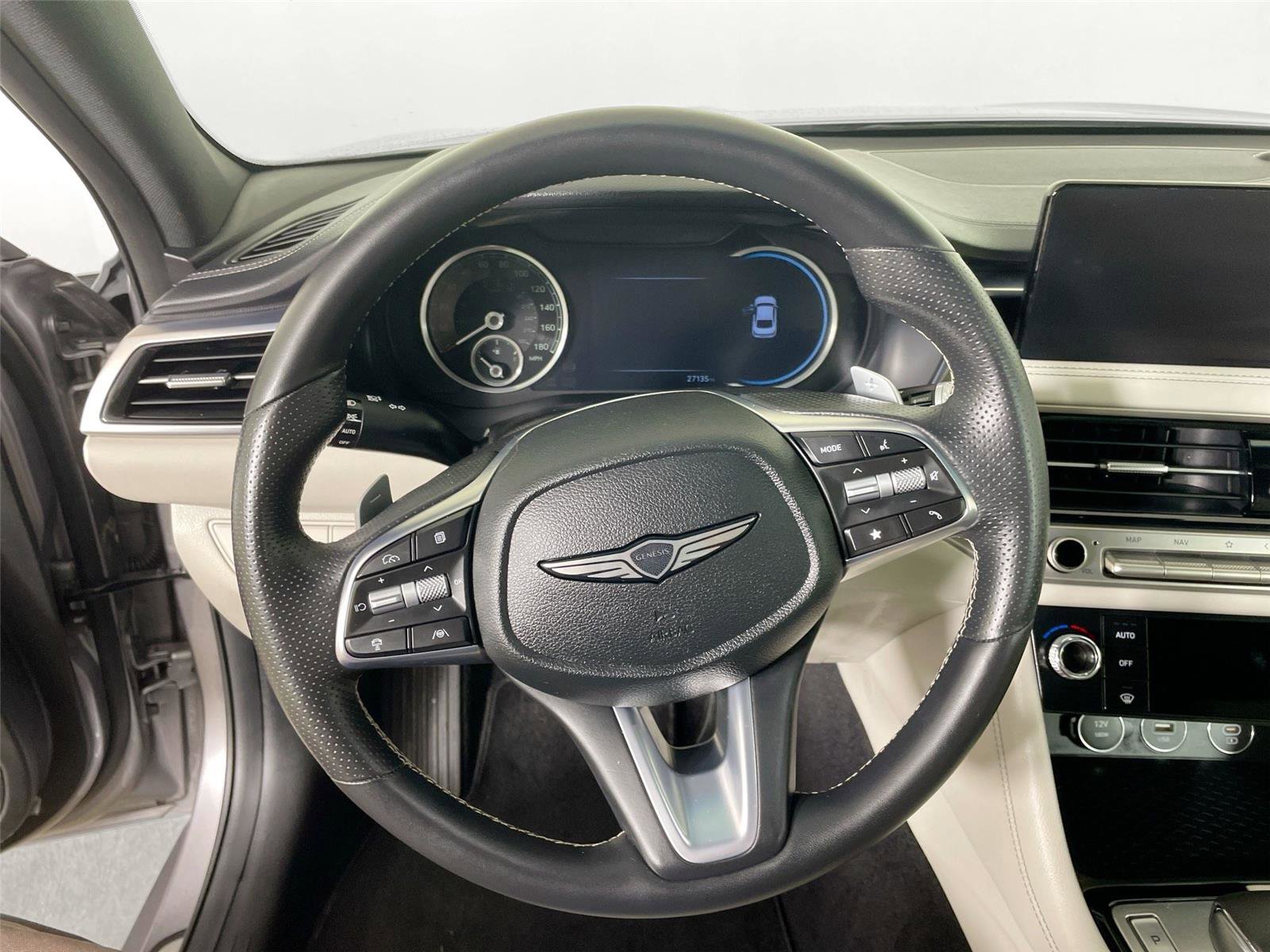 Used 2025 Genesis G70 2.5T image 12