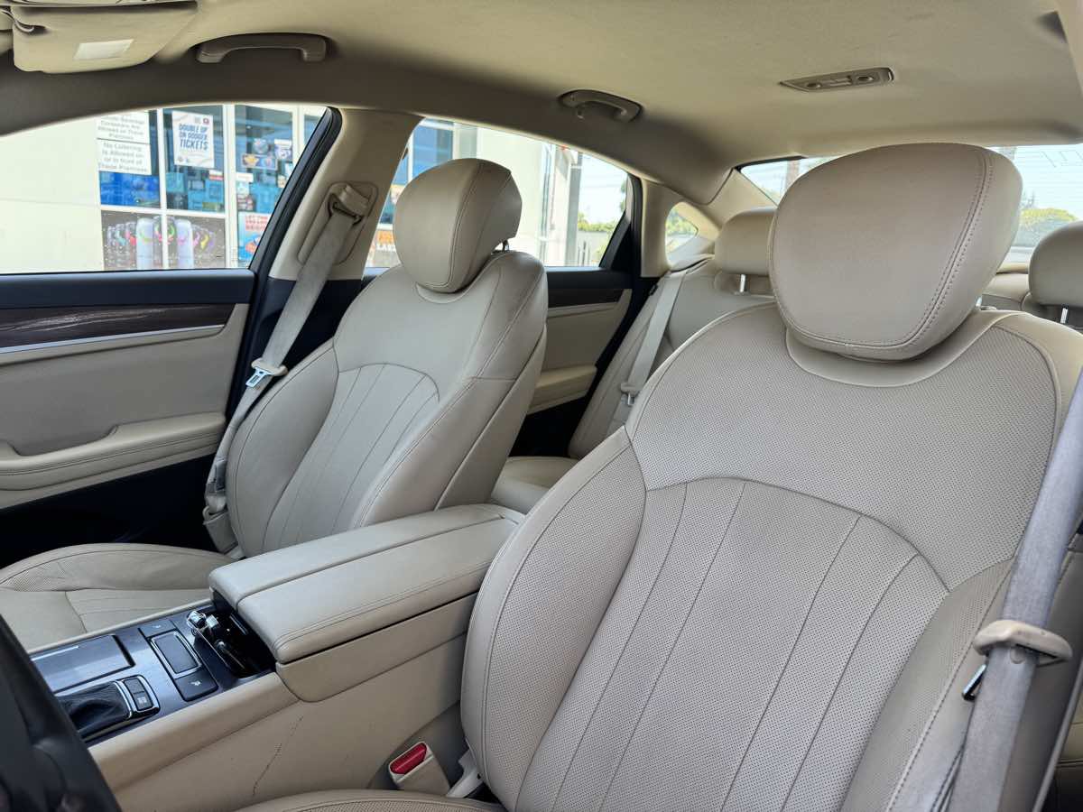 Used 2015 Hyundai Genesis 3.8 RWD image 35