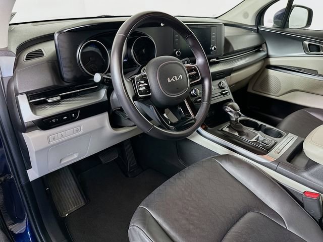 Used 2024 Kia Carnival LX image 10