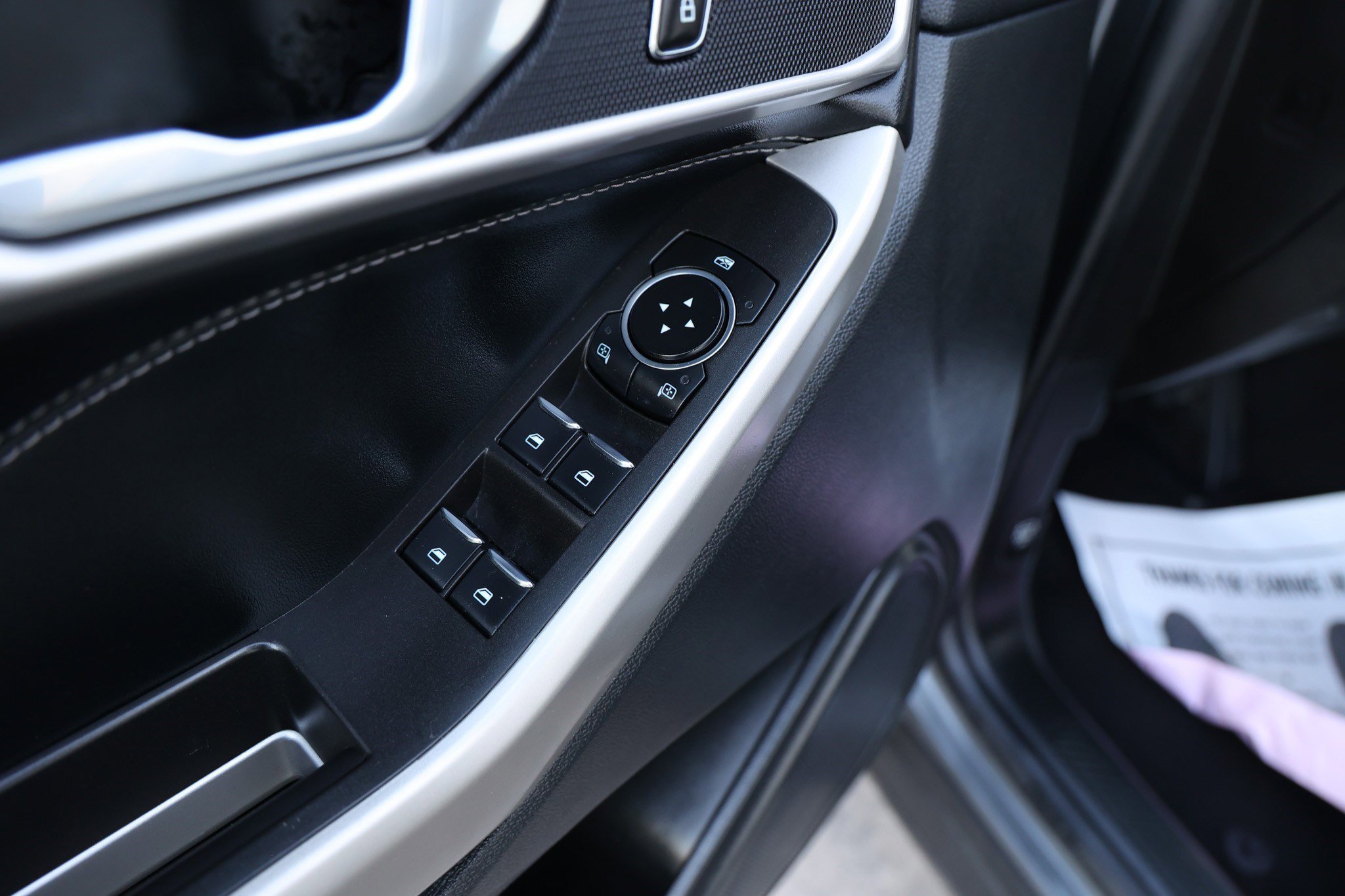 Used 2023 Ford Explorer XLT image 39