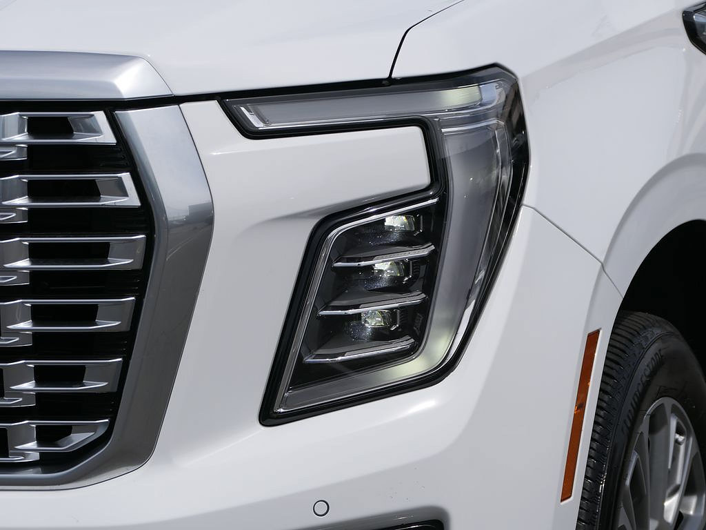 Used 2025 GMC Yukon XL Denali RWD image 7