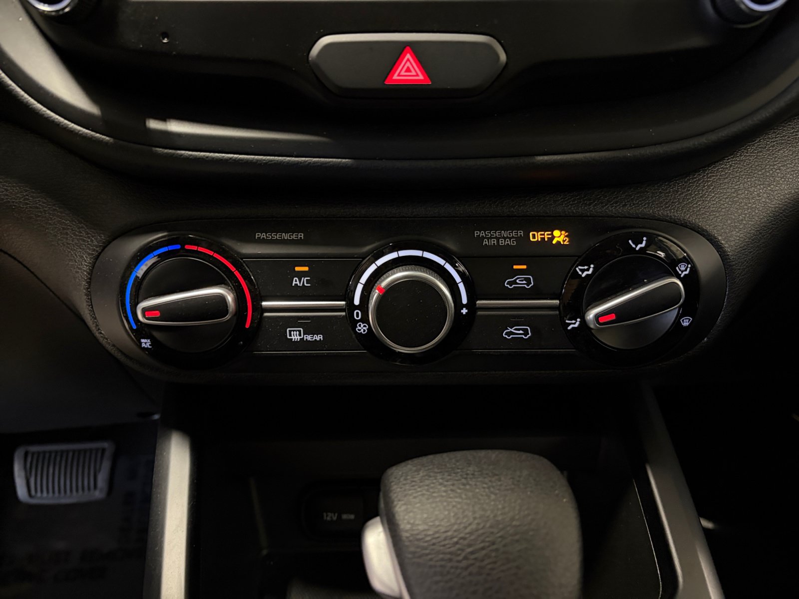 Used 2025 Kia Soul LX w/ LX Technology Package FWD image 17