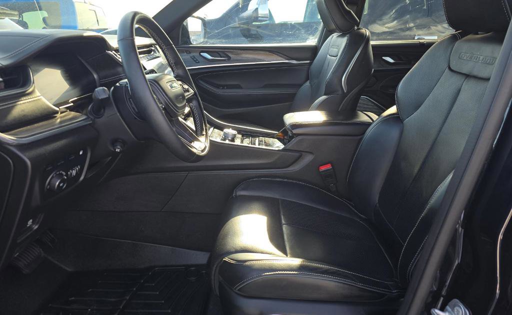 Used 2022 Jeep Grand Cherokee Overland w/ Advanced Protech Group III image 6