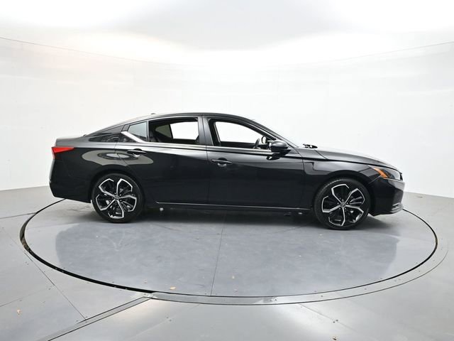 Used 2023 Nissan Altima 2.5 SR FWD image 9