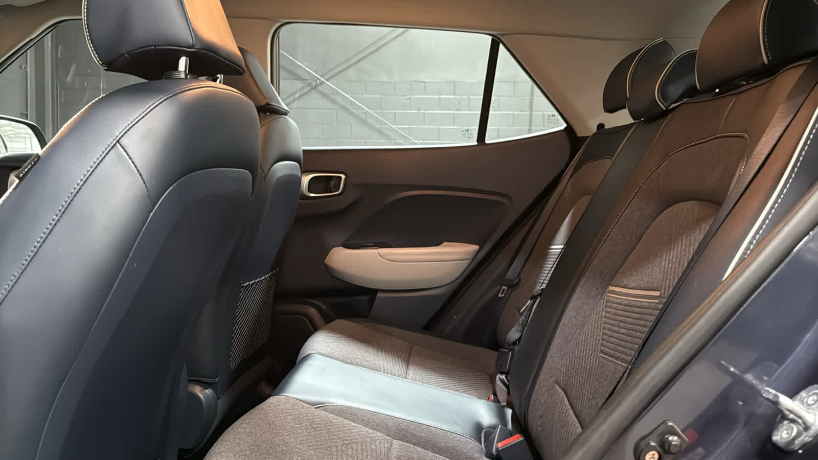 Used 2023 Hyundai Venue Limited w/ Cargo Package FWD image 21