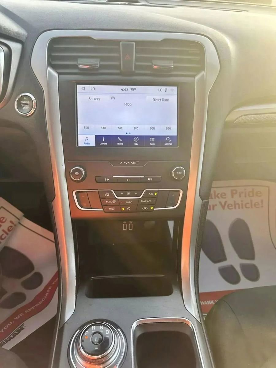 Used 2020 Ford Fusion SE image 15