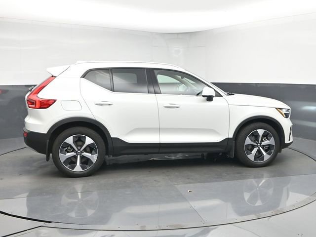 Used 2023 Volvo XC40 B4 Plus w/ Protection Package Premier image 8