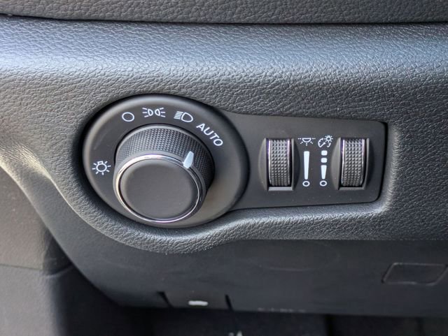 New 2027 Chrysler Pacifica Select FWD image 13