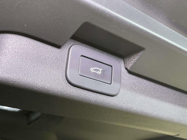 Used 2025 Land Rover Discovery Dynamic SE image 22