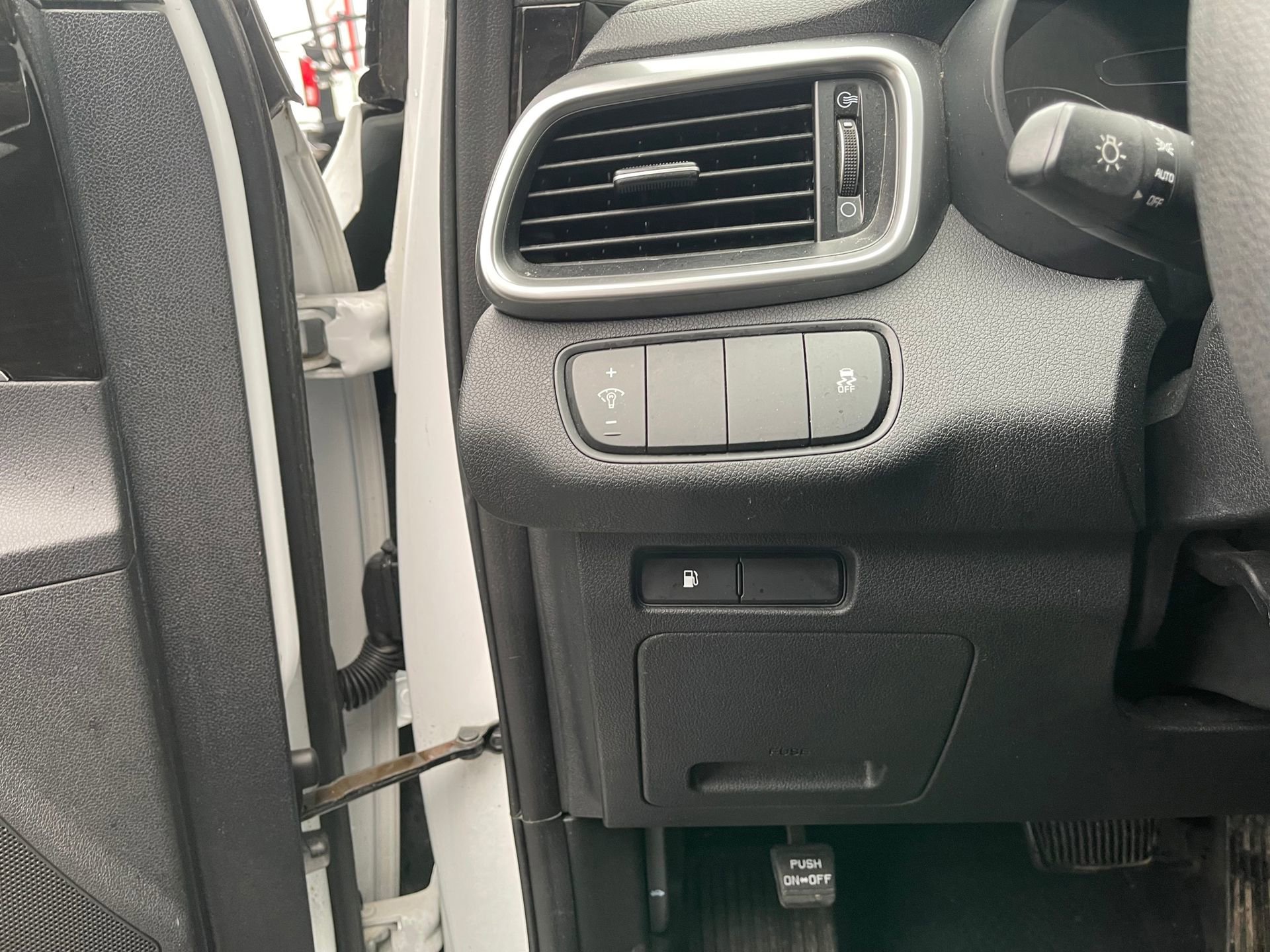 Used 2020 Kia Sorento LX image 15