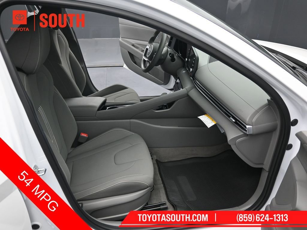 Used 2023 Hyundai Elantra Blue image 26
