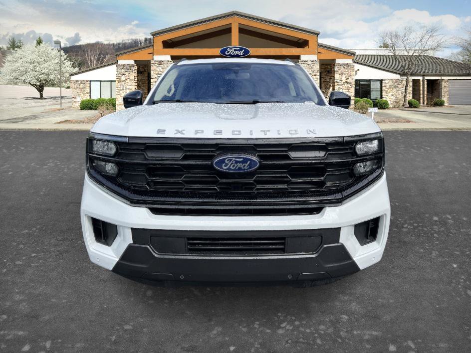 Used 2025 Ford Expedition Max Active AWD/4WD image 2