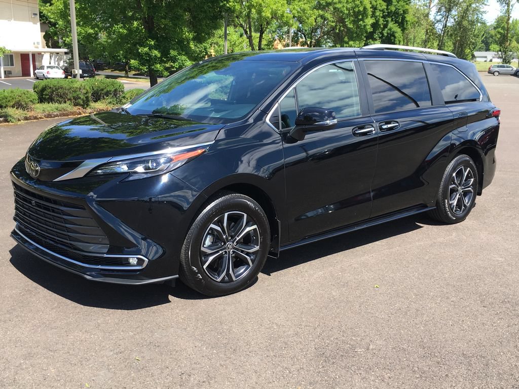 New 2026 Toyota Sienna Platinum AWD/4WD image 12