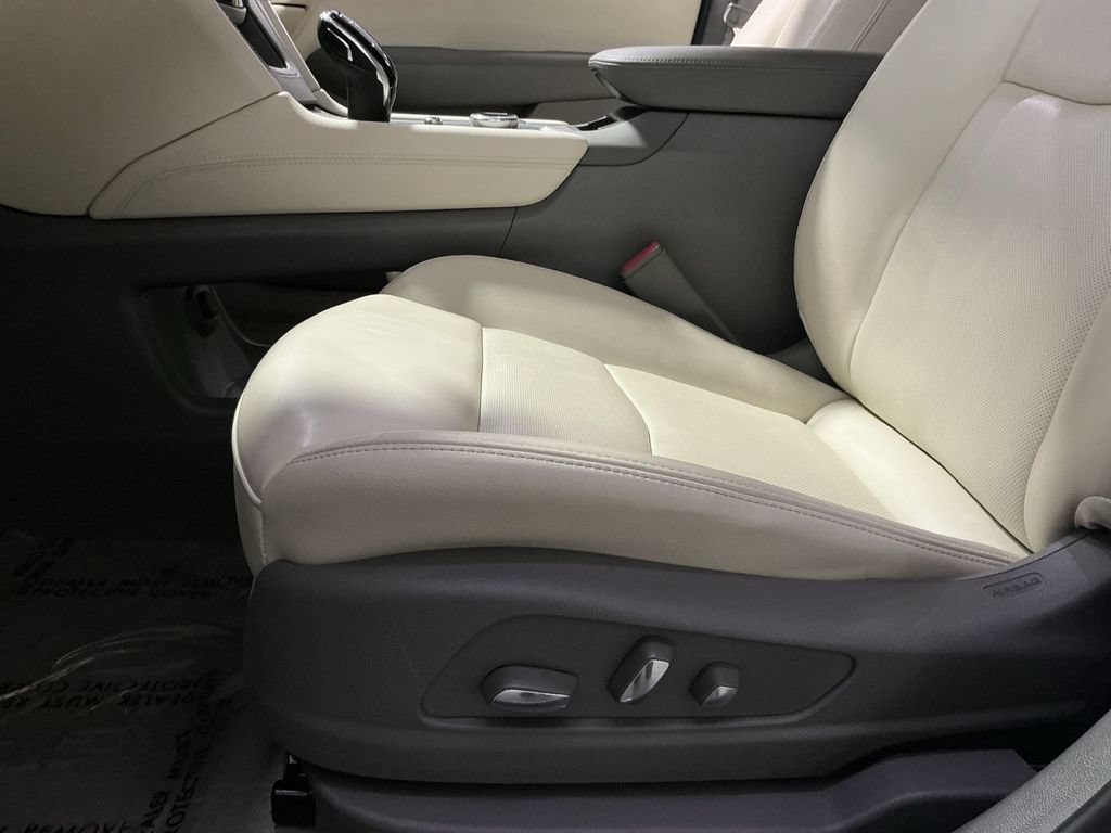 Used 2025 Cadillac XT6 Premium Luxury w/ LPO, Floor Liner Package AWD/4WD image 15
