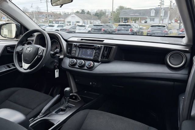 Used 2016 Toyota RAV4 LE image 18
