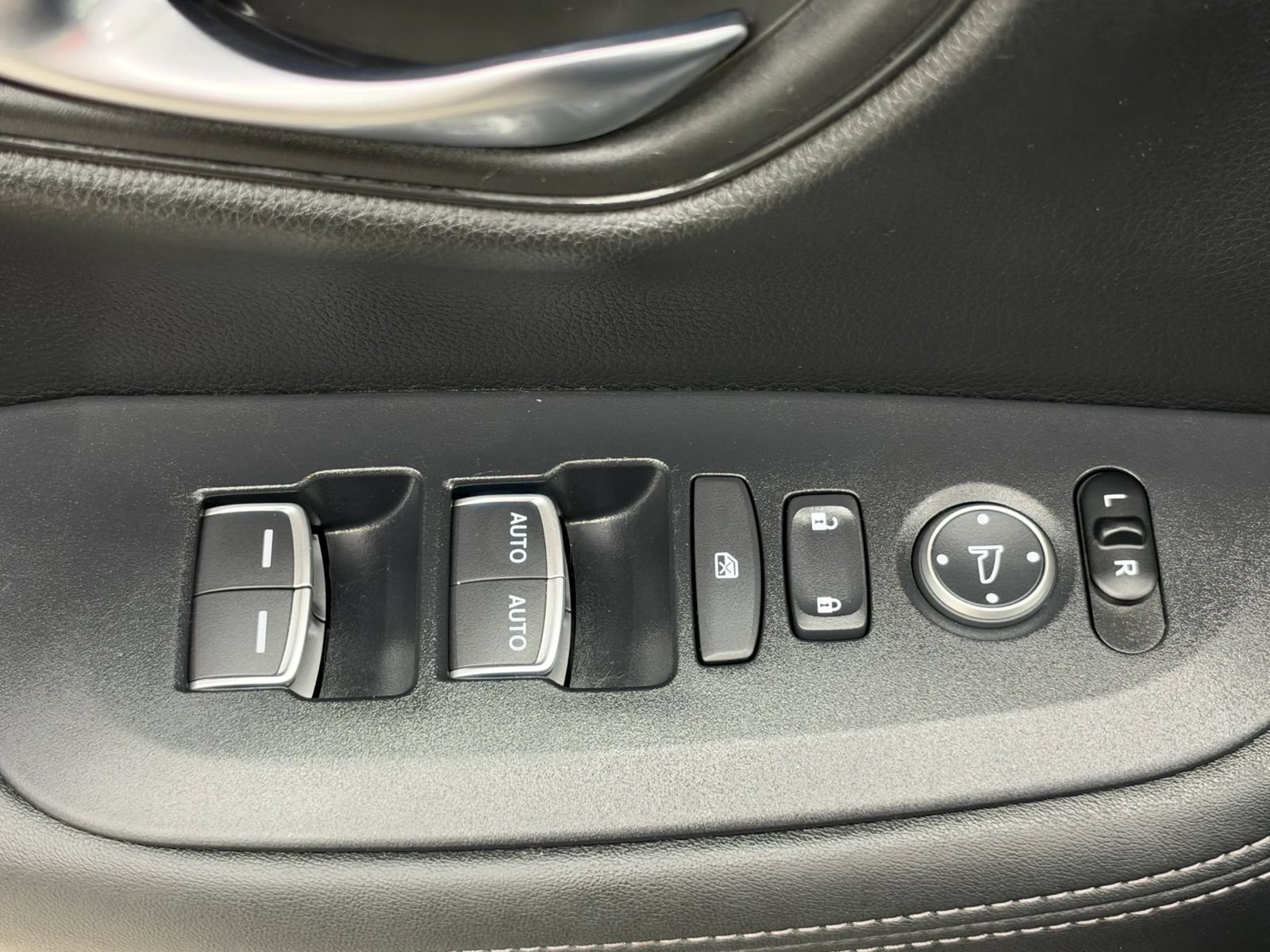 Used 2024 Honda HR-V EX-L image 24