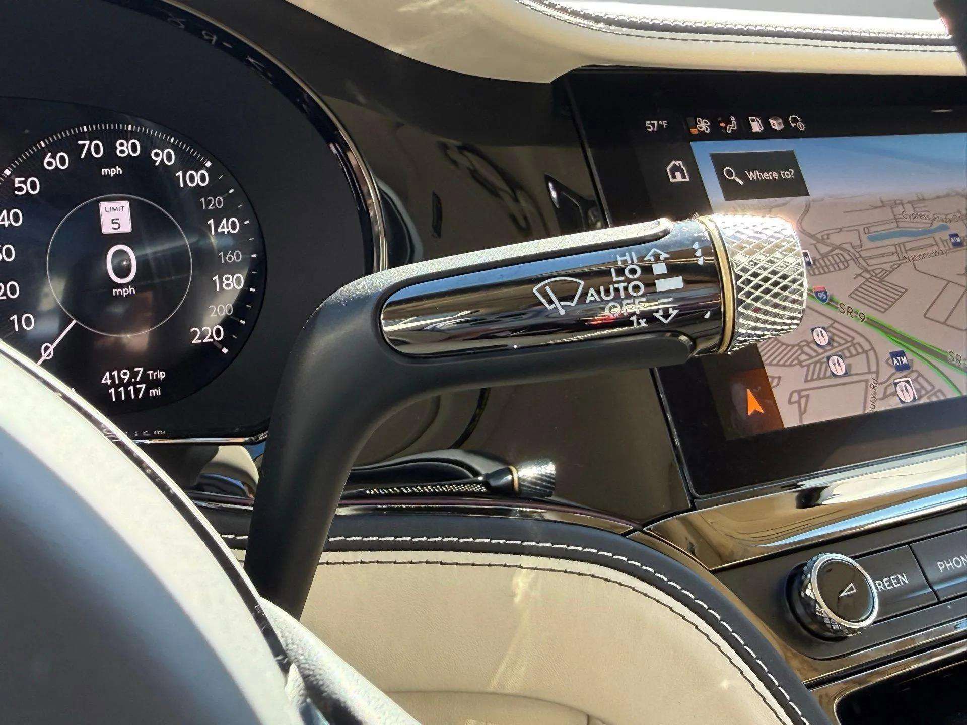 Used 2025 Bentley Flying Spur Plug-In Hybrid image 54