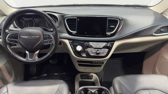 Used 2021 Chrysler Pacifica Touring-L image 19