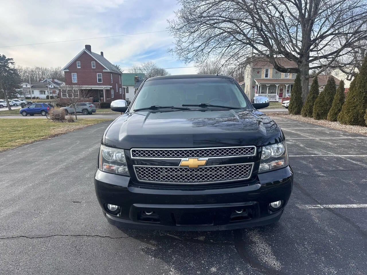 Used 2014 Chevrolet Suburban LTZ image 2