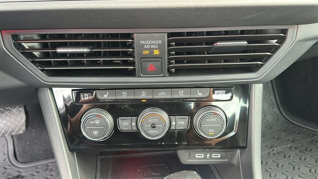 Used 2024 Volkswagen Jetta SEL FWD image 13