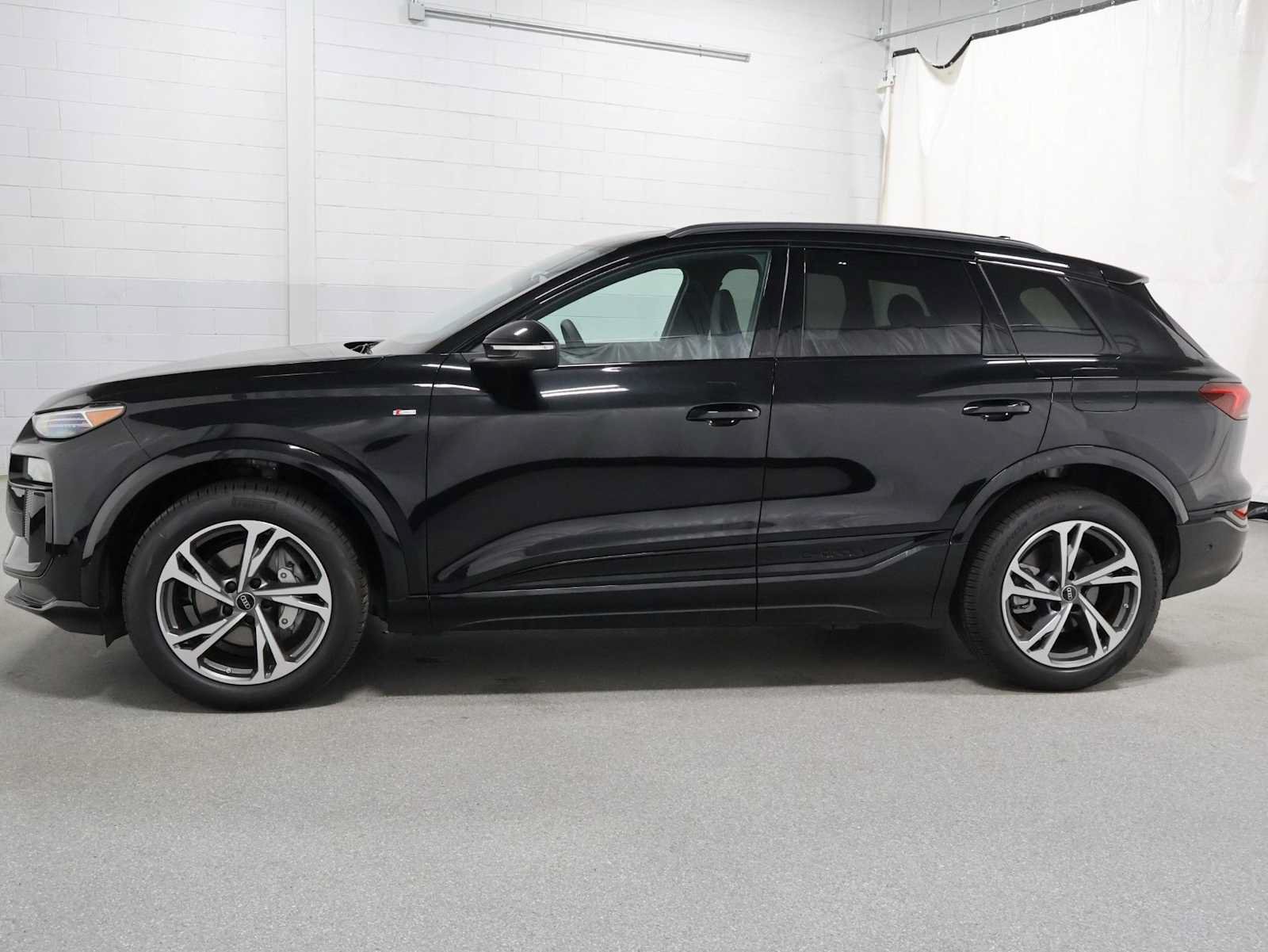 New 2027 Audi Q6 e-tron Premium Plus AWD/4WD image 2