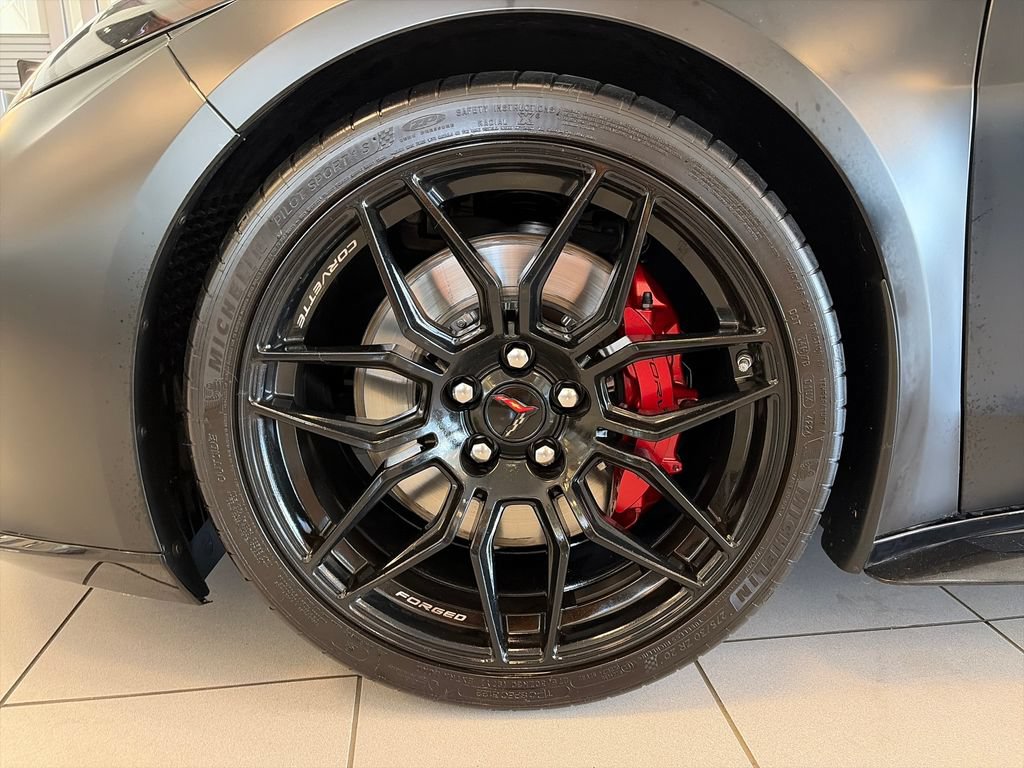 Used 2025 Chevrolet Corvette Z06 w/ Stealth Interior Trim Package RWD image 26