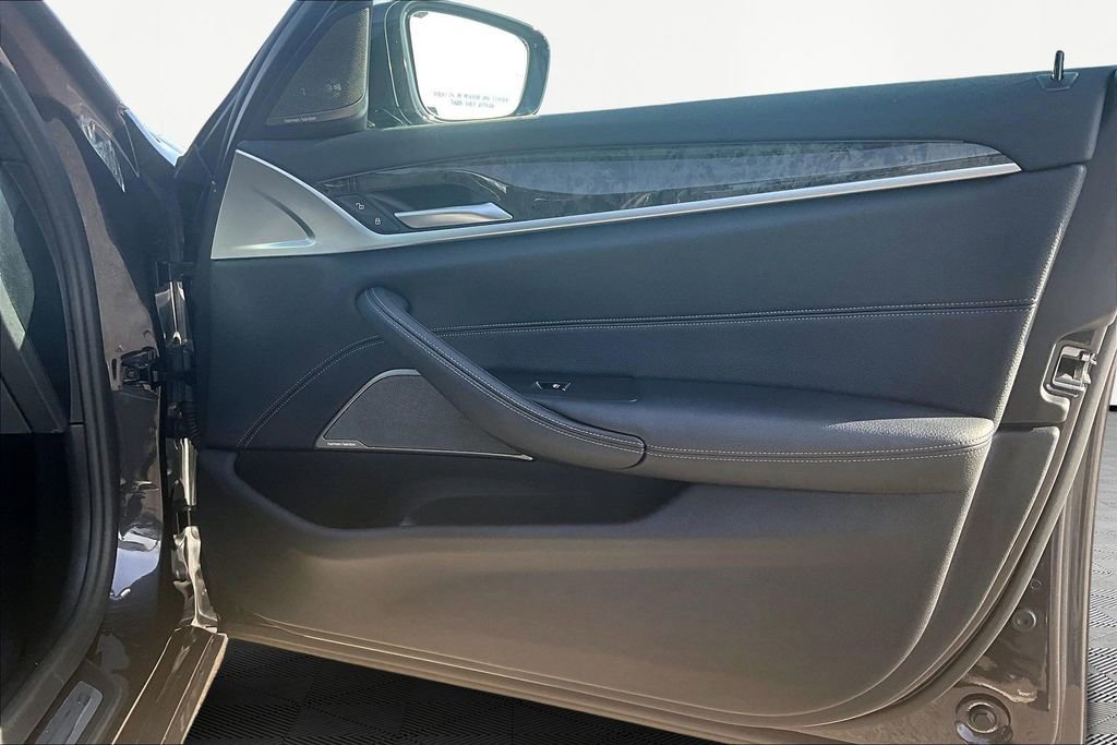 Used 2023 BMW 530e xDrive 530e iPerformance w/ Premium Package image 24