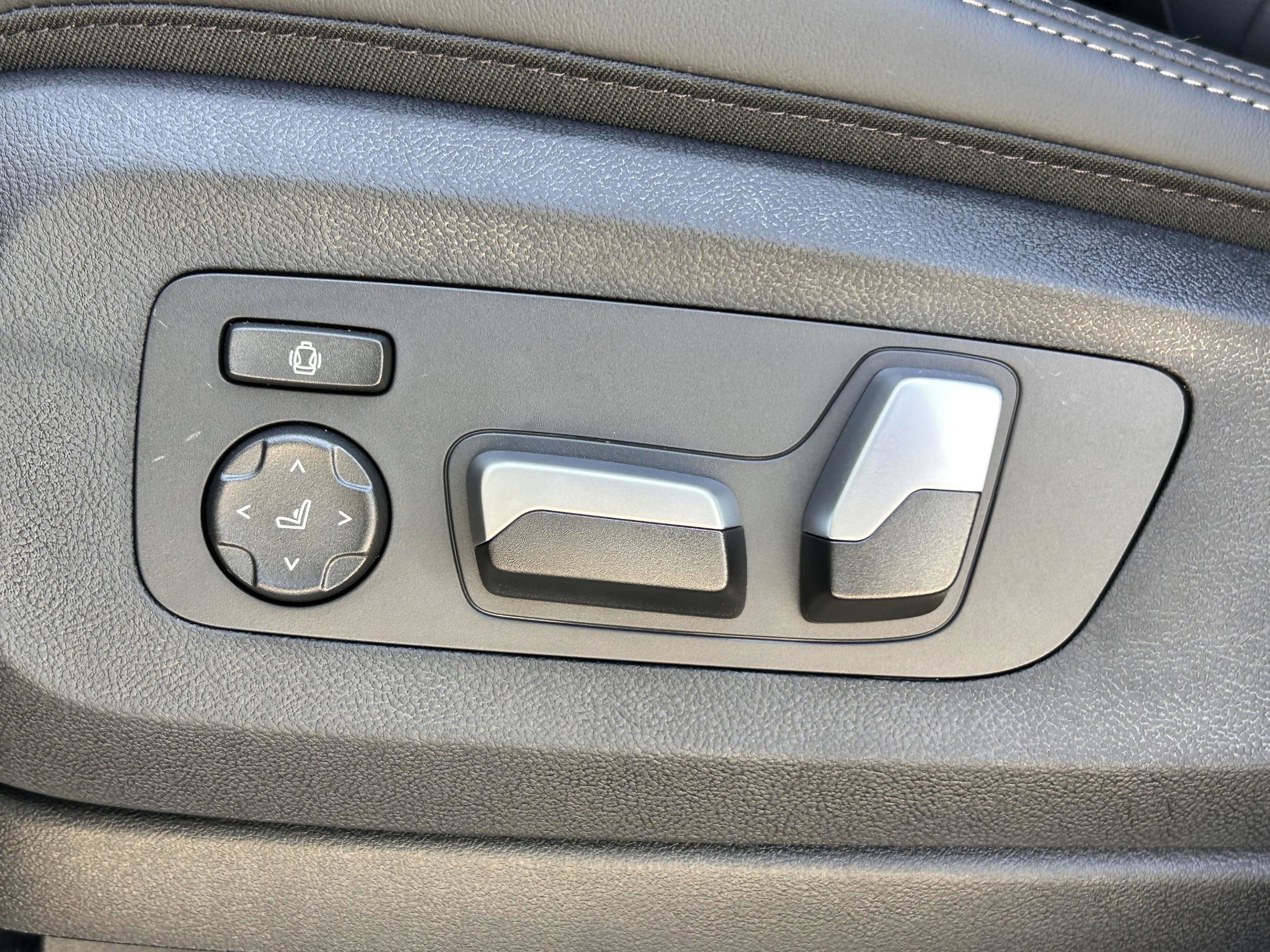 Used 2026 BMW X5 xDrive50e w/ M Sport Package image 26