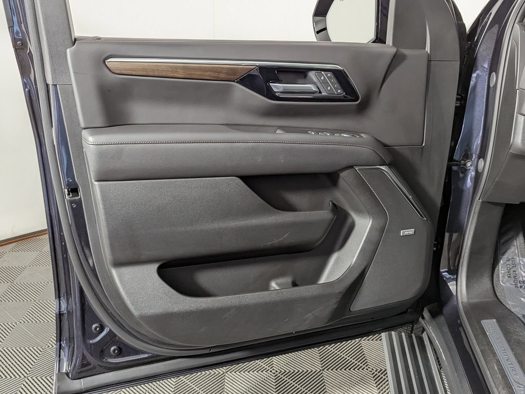Used 2026 Chevrolet Tahoe High Country AWD/4WD image 13