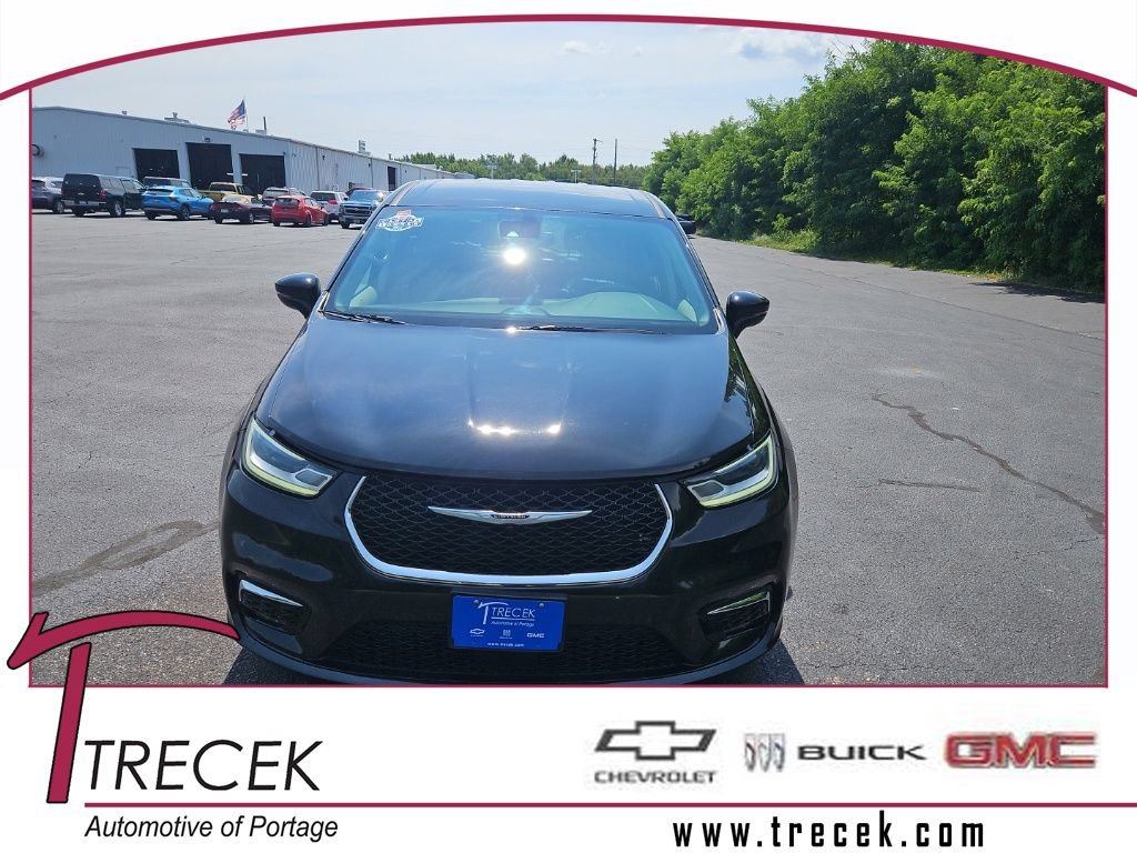 Used 2024 Chrysler Pacifica Touring-L FWD image 1