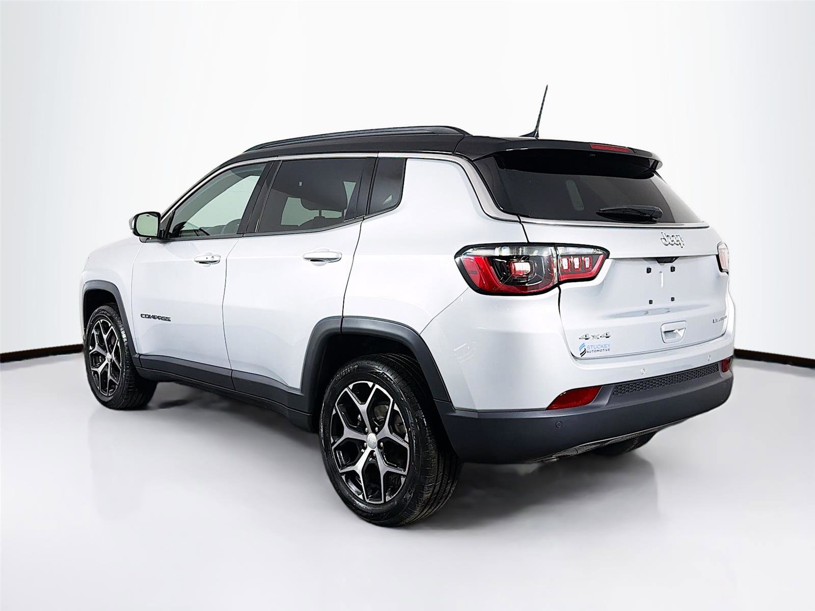 Used 2024 Jeep Compass Limited image 5