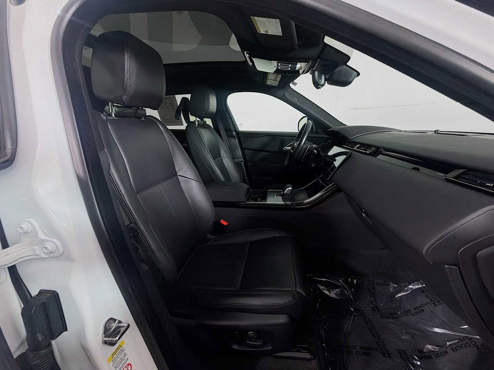 Certified 2025 Land Rover Range Rover Velar Dynamic SE image 28