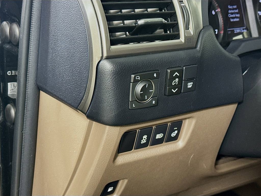 Used 2023 Lexus GX 460 Premium w/ Premium Package AWD/4WD image 10