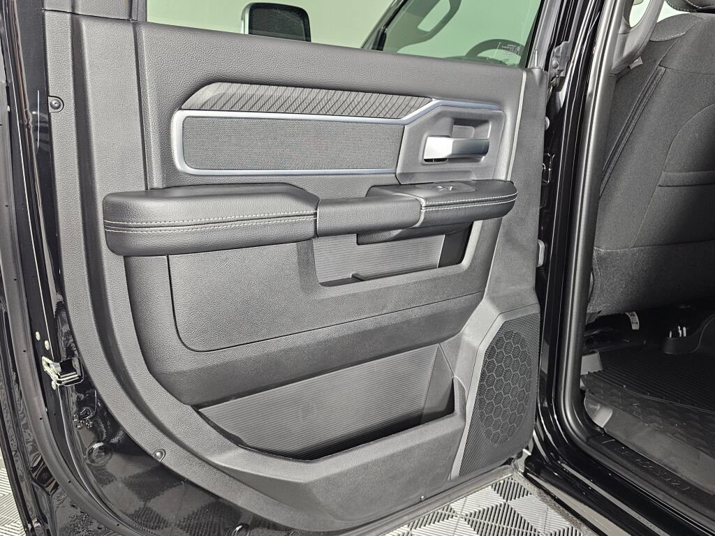 New 2026 RAM 2500 Big Horn AWD/4WD image 32